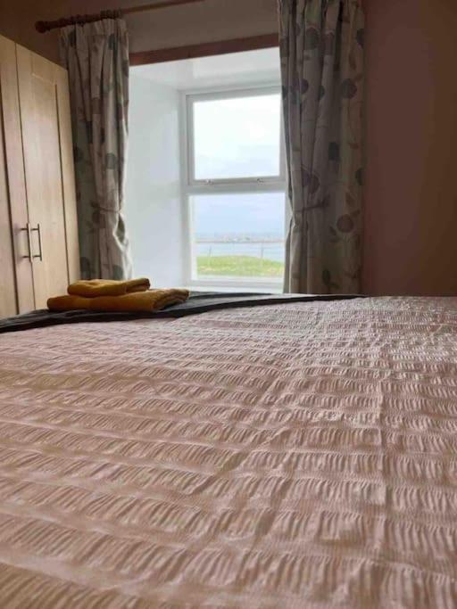 2 Bedroom House Overlooking Pierowall Bay, Westray Exterior foto